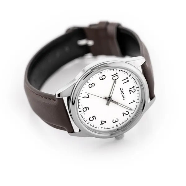 Casio férfi karóra, kvarc, 40 mm, fehér számlap, barna bőr szíj, WR30, díszdoboz