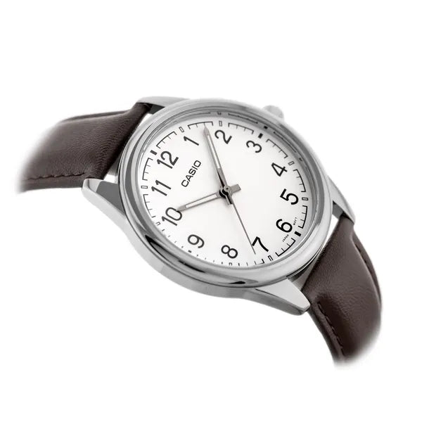 Casio férfi karóra, kvarc, 40 mm, fehér számlap, barna bőr szíj, WR30, díszdoboz