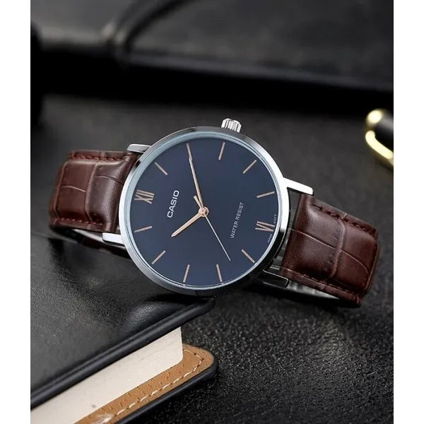 Casio MTP-VT01L-2B férfi karóra, sötétkék számlap, barna bőr, WR30, díszdoboz