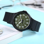 Casio MW-240-3B férfi karóra, zöld számlap, műanyag tok és szíj, 44 mm, WR50