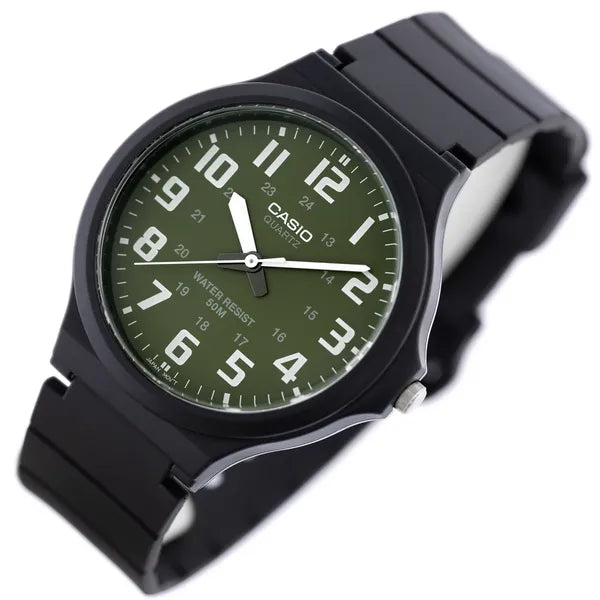 Casio MW-240-3B férfi karóra, zöld számlap, műanyag tok és szíj, 44 mm, WR50