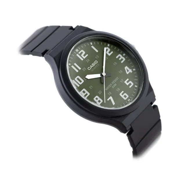 Casio MW-240-3B férfi karóra, zöld számlap, műanyag tok és szíj, 44 mm, WR50
