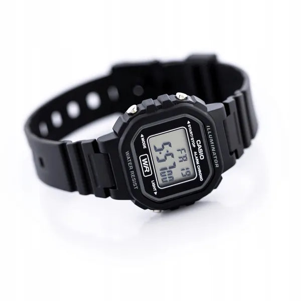 Casio LA-20WH-1AEF gyerek digitális karóra, fekete, WR30, díszdobozzal