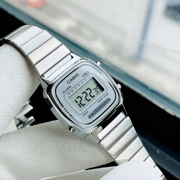 Casio Vintage női karóra LA670WA-7D, ezüst, rozsdamentes acél szíj + díszdoboz