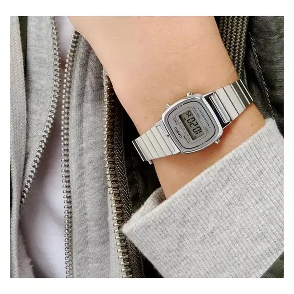 Casio Vintage női karóra LA670WA-7D, ezüst, rozsdamentes acél szíj + díszdoboz