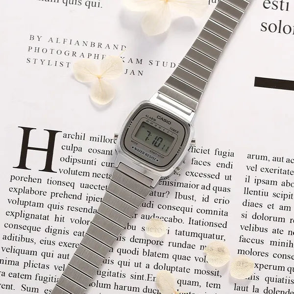 Casio Vintage női karóra LA670WA-7D, ezüst, rozsdamentes acél szíj + díszdoboz