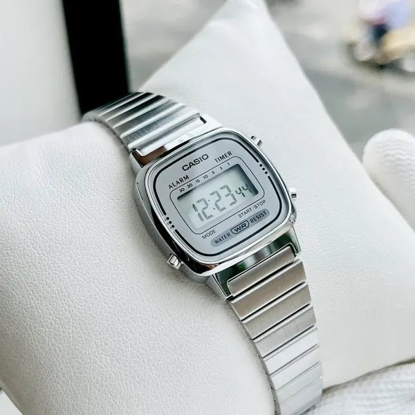 Casio Vintage női karóra LA670WA-7D, ezüst, rozsdamentes acél szíj + díszdoboz