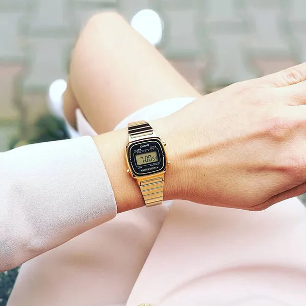 Casio Vintage LA670WGA-1 női digitális karóra, arany, WR30, díszdoboz