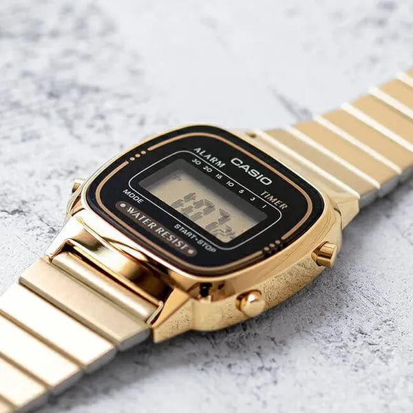 Casio Vintage LA670WGA-1 női digitális karóra, arany, WR30, díszdoboz