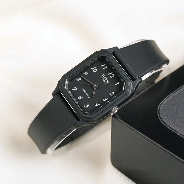 Casio LQ-142-1B női karóra, fekete, kvarc, WR30, díszdoboz