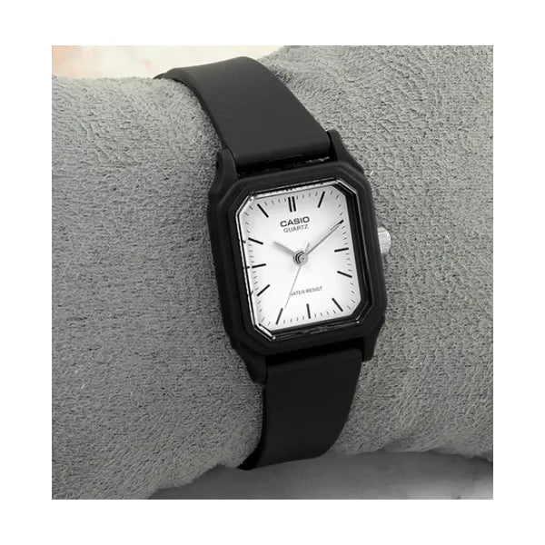 Casio LQ-142-7E női karóra, fekete műanyag szíj, fehér számlap, WR30, kvarc