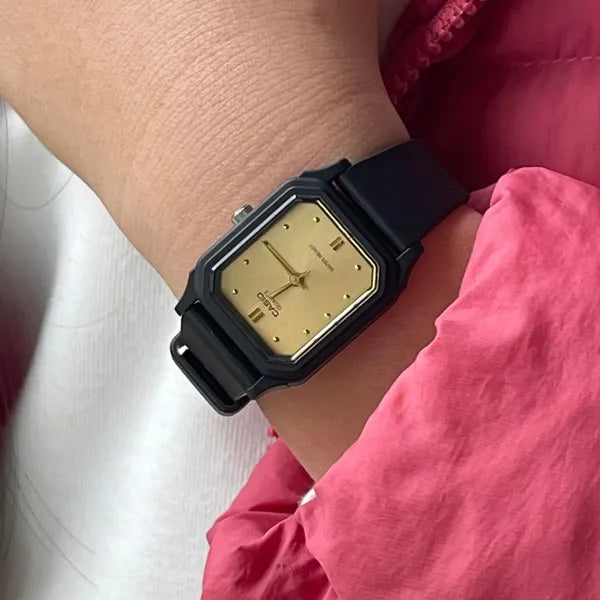 Casio LQ-142E-9A női karóra – fekete műanyag szíj, arany számlap, WR30