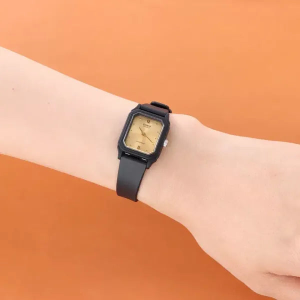 Casio LQ-142E-9A női karóra – fekete műanyag szíj, arany számlap, WR30