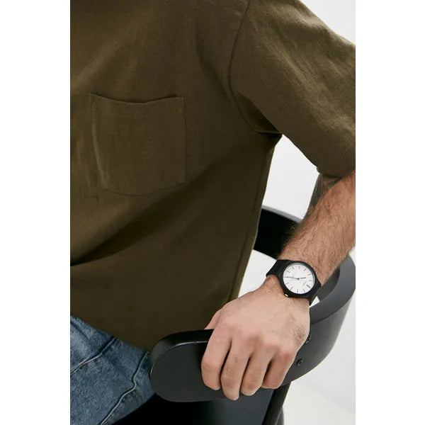 Casio MW-240-7E férfi karóra, fekete, fehér számlap, WR50, 44 mm + díszdoboz