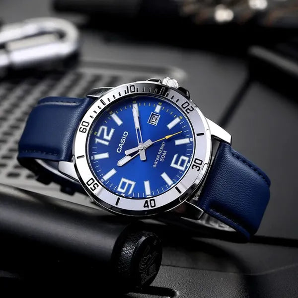 Casio MTP-VD01L-2BV férfi karóra, kék számlap, bőrszíj, WR50, dátum, 45 mm