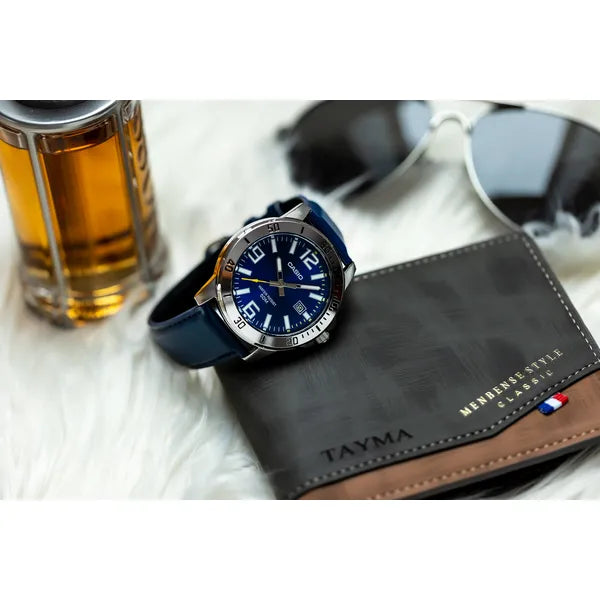 Casio MTP-VD01L-2BV férfi karóra, kék számlap, bőrszíj, WR50, dátum, 45 mm