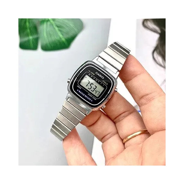 Casio Vintage LA670WA-1D női karóra, ezüst nemesacél, digitális, WR30