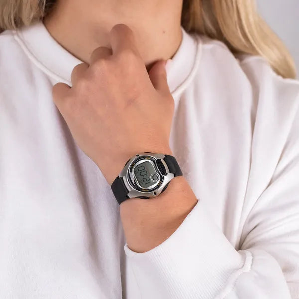 Casio LW-203-1AV női digitális óra, WR50, fekete, 34 mm + díszdoboz