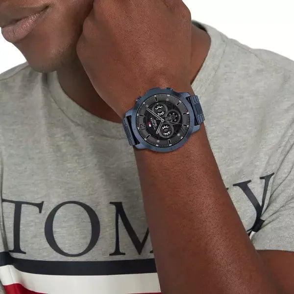 Tommy Hilfiger Luca 1710493 férfi kvarc karóra, kék acél szíj, 5 ATM