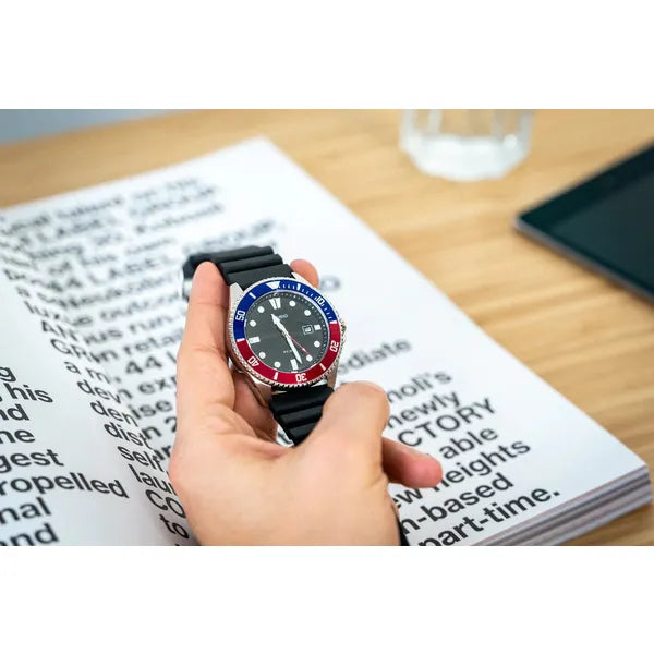 Casio MDV-107-1A3 férfi búváróra, WR200, kvarc, fekete számlap, gyanta szíj