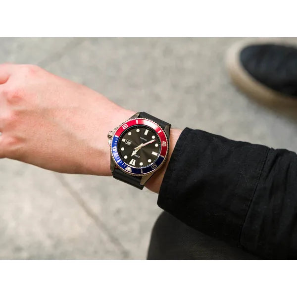 Casio MDV-107-1A3 férfi búváróra, WR200, kvarc, fekete számlap, gyanta szíj