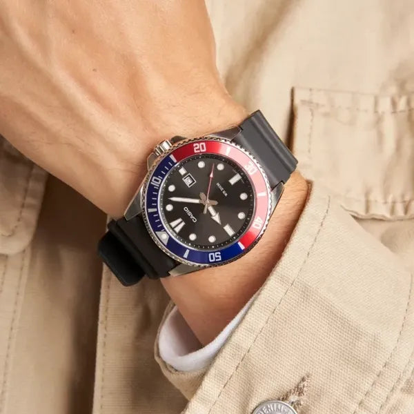 Casio MDV-107-1A3 férfi búváróra, WR200, kvarc, fekete számlap, gyanta szíj