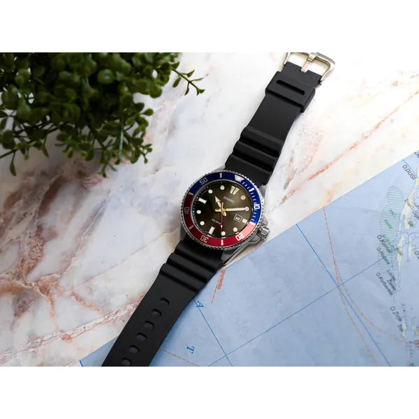 Casio MDV-107-1A3 férfi búváróra, WR200, kvarc, fekete számlap, gyanta szíj