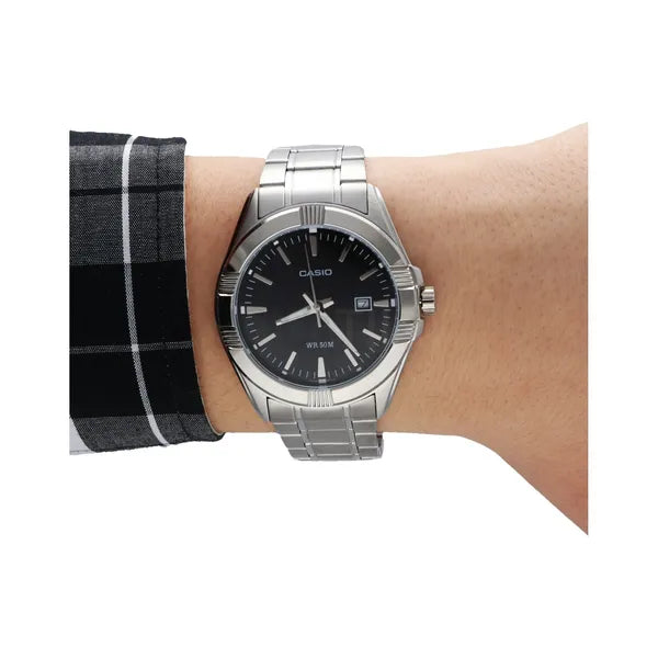 Casio MTP-1308D-1AV férfi karóra, fekete számlap, acél szíj, WR50, dátum, 39 mm