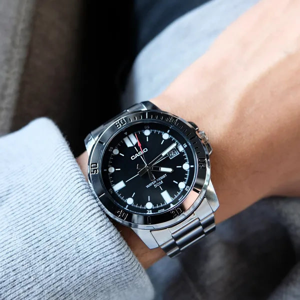 Casio MTP-VD01D-1EV férfi karóra, 44 mm, acél, fekete számlap, WR50, kvarc