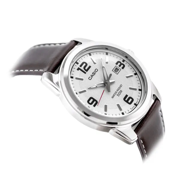 Casio MTP-1314L-7AVEF férfi karóra, fehér számlap, barna bőrszíj, WR50