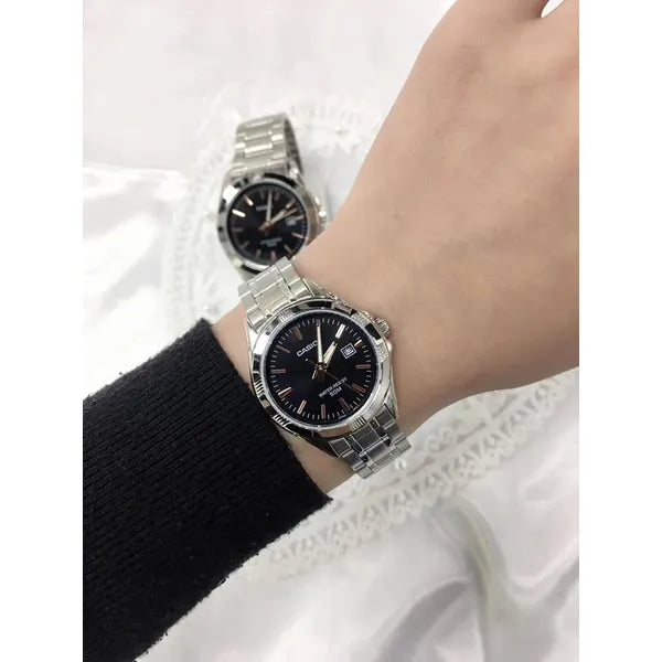 Casio MTP-1308D-1A2 férfi karóra, rozsdamentes acél szíj, fekete számlap, WR50