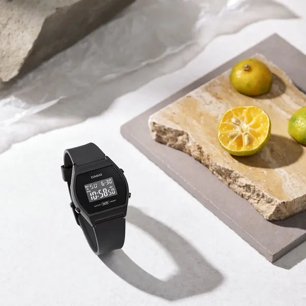 Casio Vintage LW-204-1B női digitális karóra, fekete, WR30, kvarc