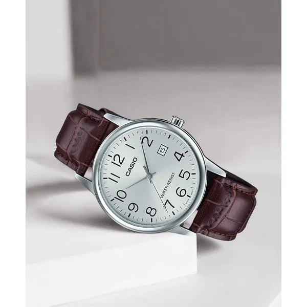 Casio MTP-V002L-7B2 férfi kvarc karóra, 44 mm, ezüst számlap, barna bőrszíj