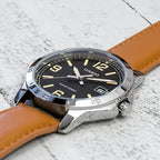 Casio MTP-V004L-1B2 férfi karóra, fekete számlap, barna bőrszíj, dátum, WR30