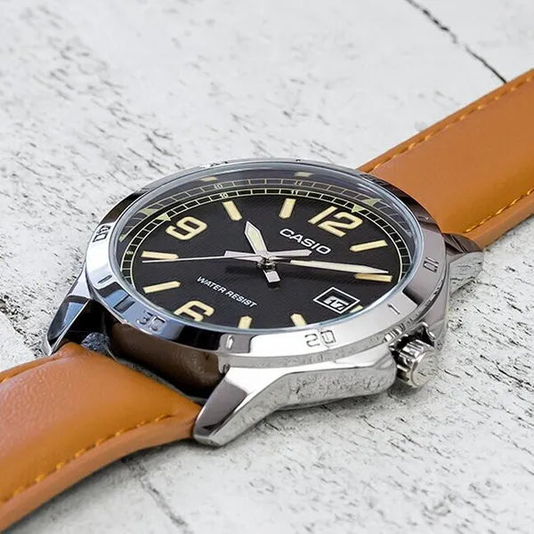 Casio MTP-V004L-1B2 férfi karóra, fekete számlap, barna bőrszíj, dátum, WR30
