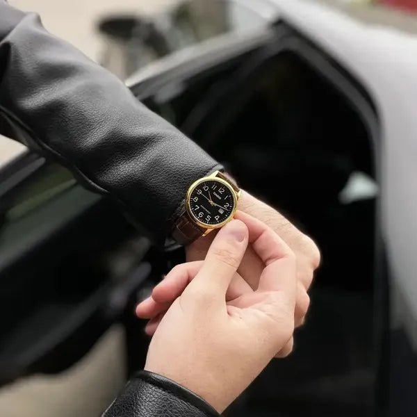 Casio férfi karóra, kvarc, aranyszínű tok, fekete számlap, barna bőrszíj, WR30