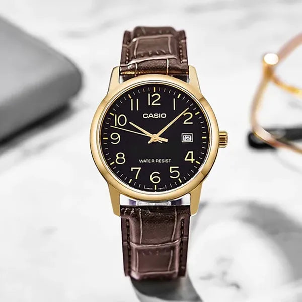 Casio férfi karóra, kvarc, aranyszínű tok, fekete számlap, barna bőrszíj, WR30
