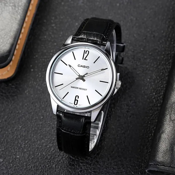 Casio férfi karóra MTP-V005L-7B, fekete bőrszíj, ezüst számlap, WR30, díszdoboz