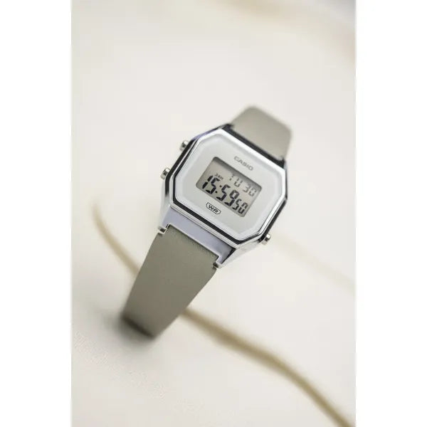 Casio LA680WEL-8EF női digitális óra, bézs bőrszíj, 29 mm, WR30