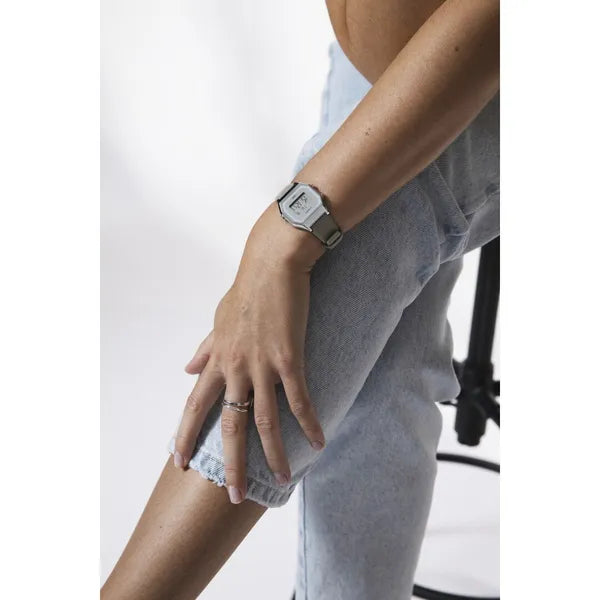Casio LA680WEL-8EF női digitális óra, bézs bőrszíj, 29 mm, WR30