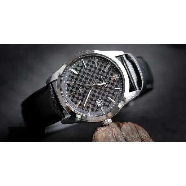 Casio MTP-VD03L-1A férfi karóra, fekete számlap, bőr szíj, WR50, 42 mm