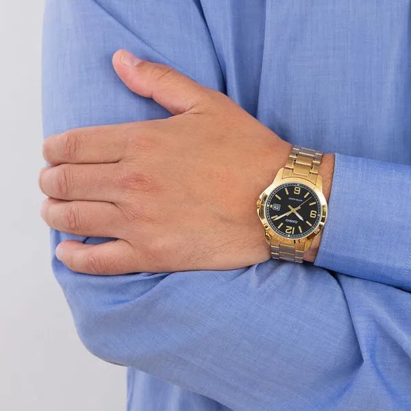 Casio MTP-V004G-1B férfi karóra, arany acél, fekete számlap, kvarc, dátum, WR30