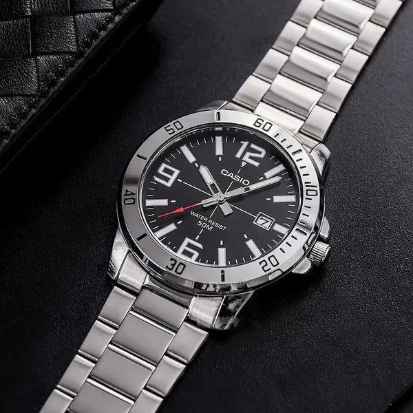 Casio férfi karóra MTP-VD01D-1BV, fekete számlap, acél szíj, WR50, 45 mm