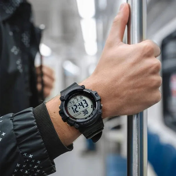 Casio AE-1500WH-8B férfi sport digitális karóra, Illuminator, WR100, grafit