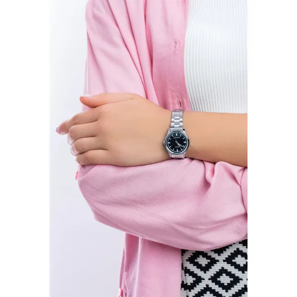 Casio LTP-V005D-1A női karóra, fekete számlap, acél szíj, 28 mm, WR30