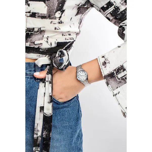 Casio LTP-V005D-7A női kvarcóra, acél karkötő, ezüst számlap, 28 mm, WR30
