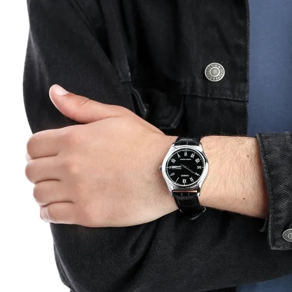 Casio MTP-V006L-1B férfi kvarc karóra, fekete számlap, bőr szíj, WR30, díszdoboz