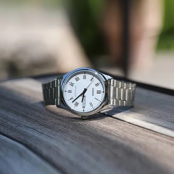 Casio MTP-V006D-7B2 férfi karóra, acél szíj, fehér számlap, dátum, WR30, kvarc