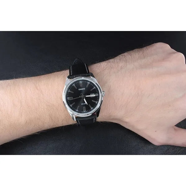 Casio MTP-1302PL-1A férfi karóra, 38 mm, fekete bőr szíj, WR50