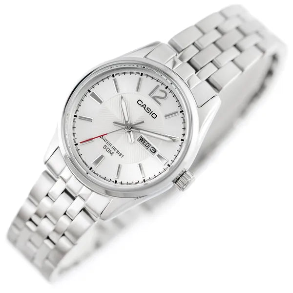 Casio LTP-1335D-7A női karóra, ezüst számlap, acél szíj, WR50, dátum, díszdoboz